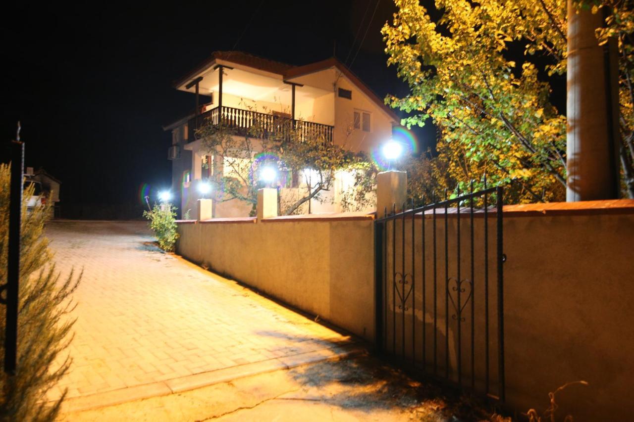 Villa Vesna ヴェレス エクステリア 写真